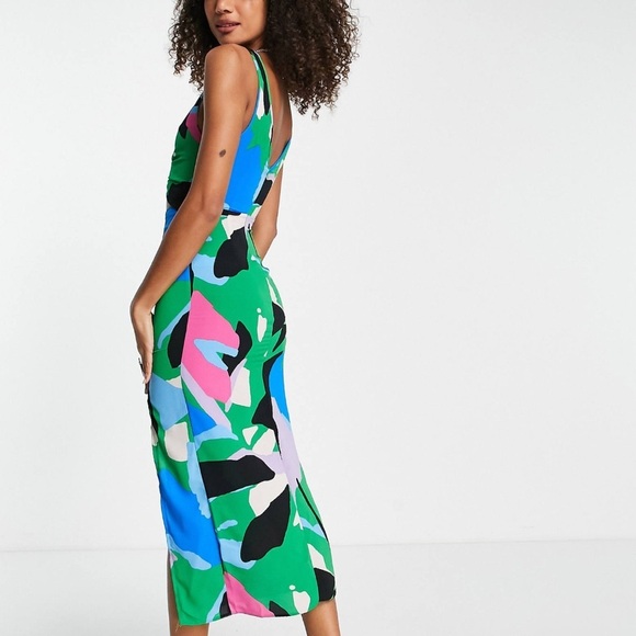 Stunning cut out dress with knot front and leg slit in bright abstract print - Picture 6 of 8